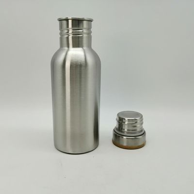 品質  Silver Color Single Wall Stainless Steel Water Bottle 500ml Corrosion Resistance 工場